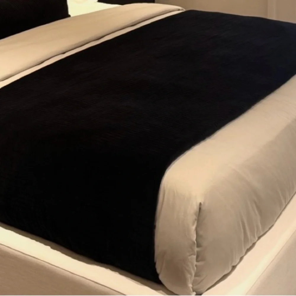 RH 100%CASHMERE Elegant TWO-SIDED Throw/Blanket Black & Gray, size 80“x96“, NWT